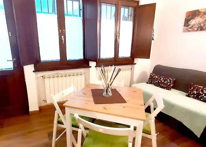 Open Space Davanti Metro - Centro Apartment *